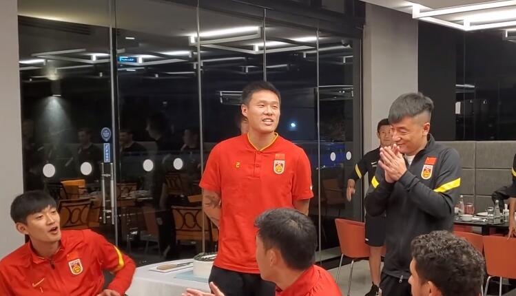 外籍球员也有专属生日会