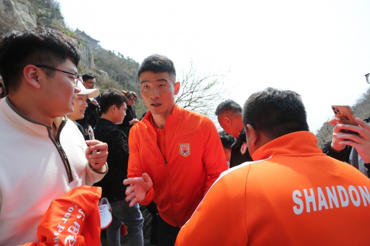 国足官方回应：已向泰山俱乐部发出征调通知，吉翔因伤无缘