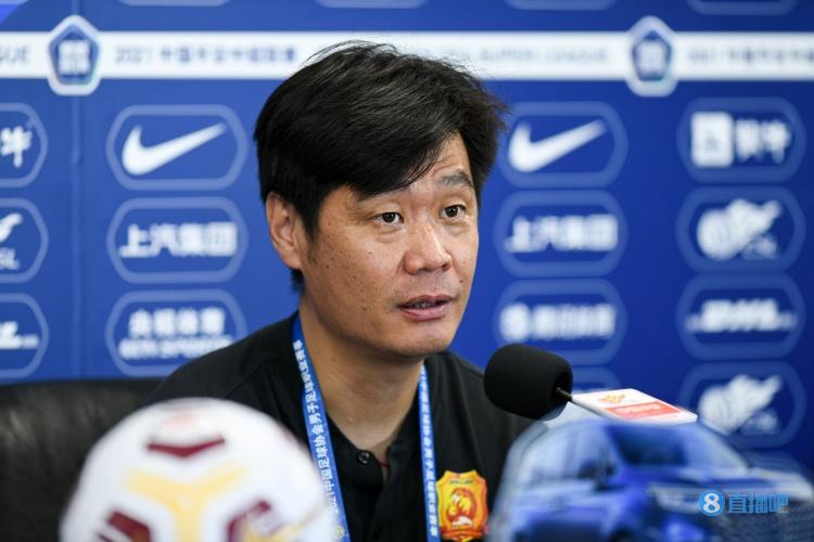 李霄鹏正式出任中国国家男子足球队主教练