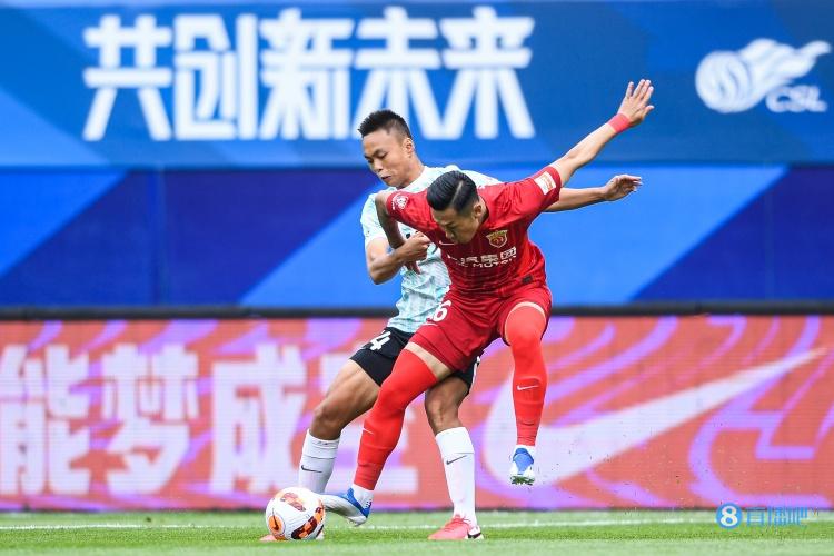 半场比赛：上海海港0-0闷平武汉长江，福布斯错失单刀