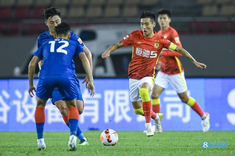 对比申花，广州队战三镇面临更多挑战与困难