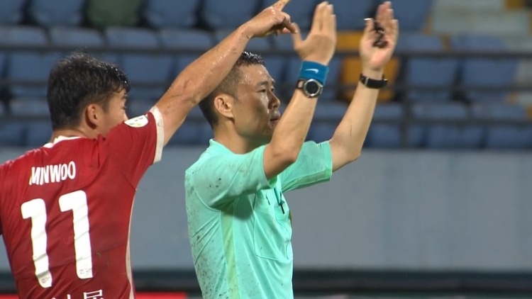 国安 vs 蓉城罕见争议：2分钟的迷惘时光