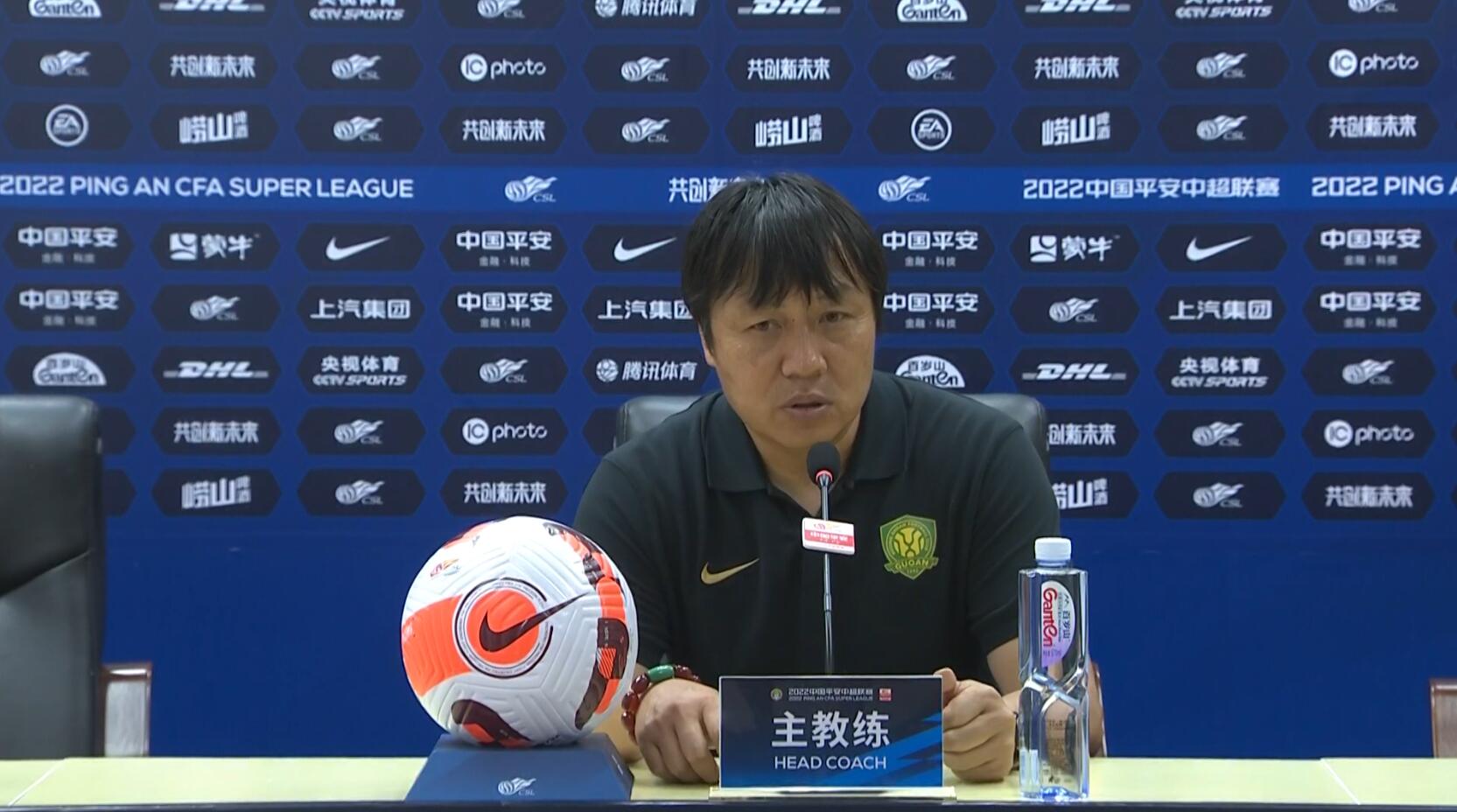 积水对球队控球造成挑战