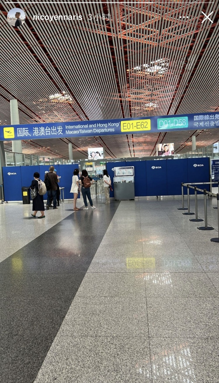 李可登机在即，分享机场温馨一幕