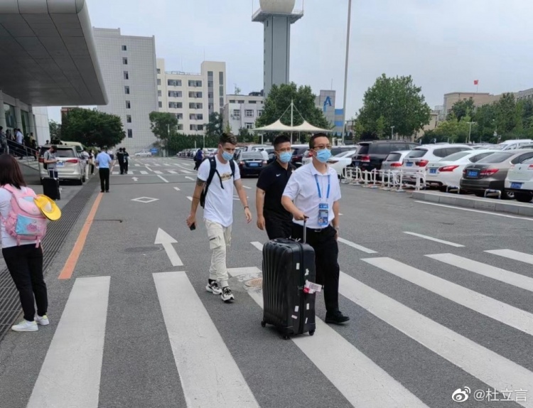 转会动态：奥斯卡入驻大连，教练组期待值提升