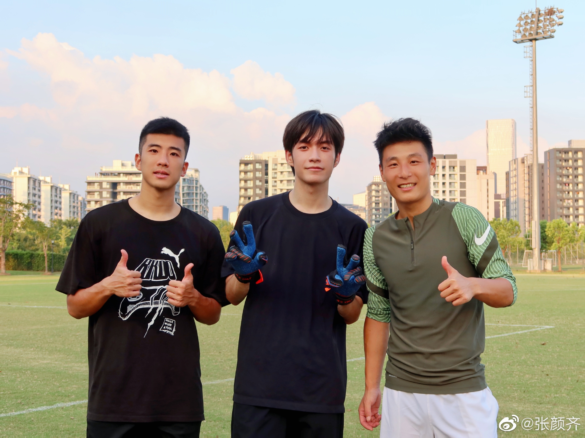 与武磊李圣龙踢球张颜齐乐在其中