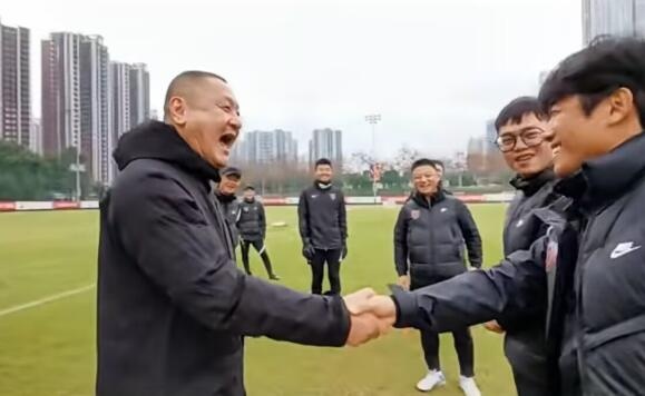 马明宇成都探班记：笑谈昔日对手
