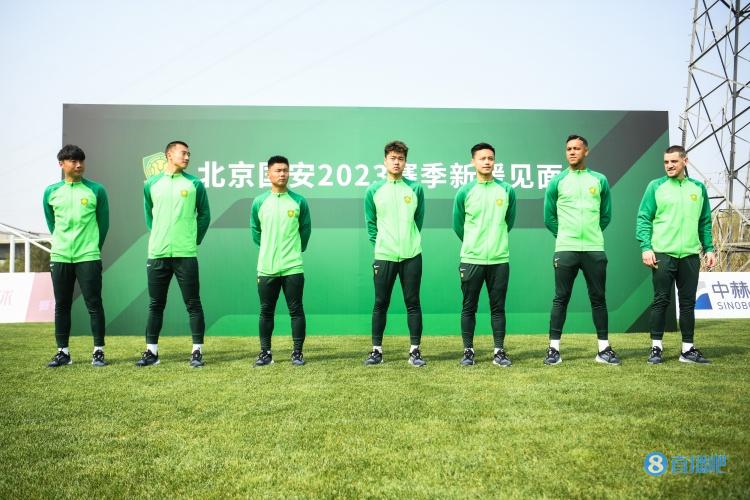 内外援齐亮相共迎赛季启航