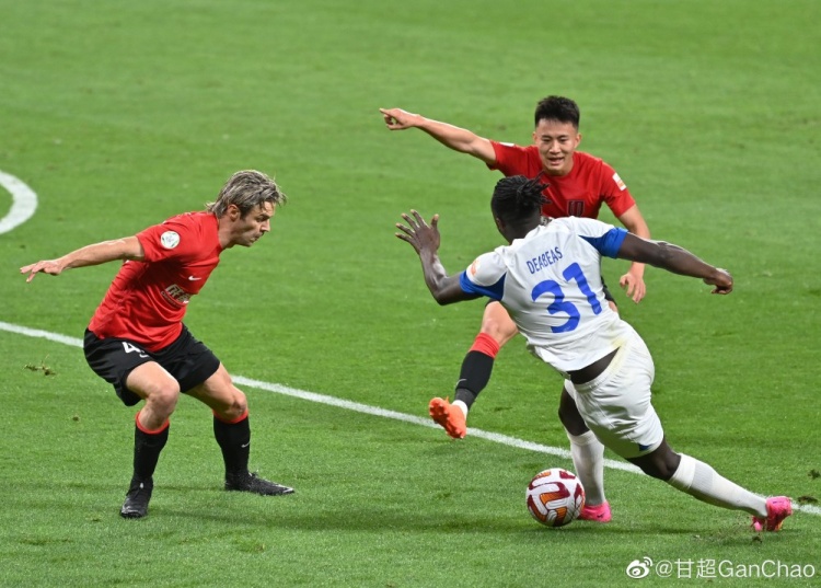 老友相聚共话往昔防守时光
