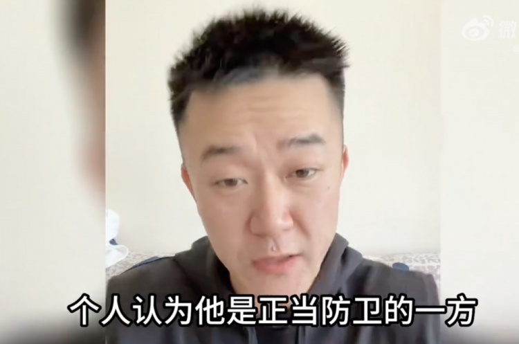 贾德松正当防卫获认可|贝里奇处罚结果遭质疑|媒体与球迷共同探讨|官方回应能否平息争议|事件后续发展值得关注