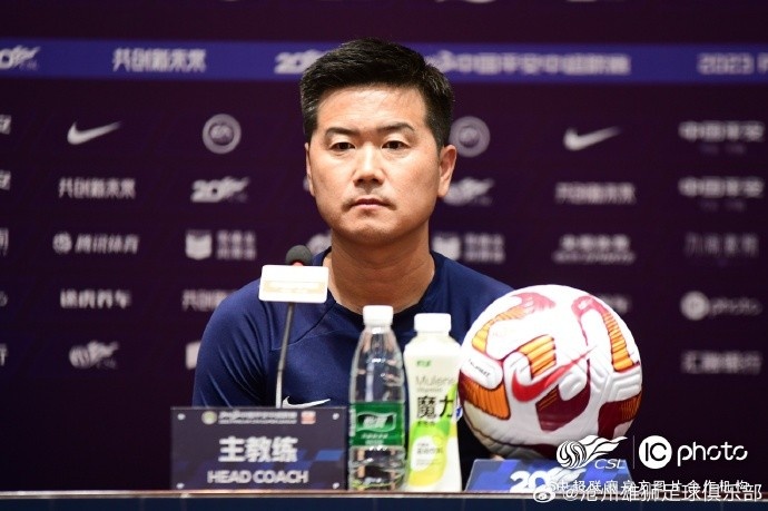 对阵策略：如何带领球队走出低谷