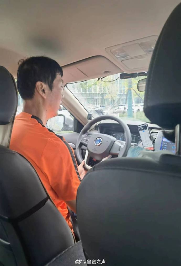 曾代表国足出战的宋黎辉成为网约车司机