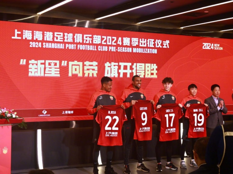 茹萨穿上22号球衣