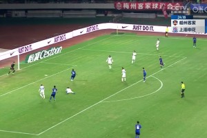 路易斯建功助申花取首胜