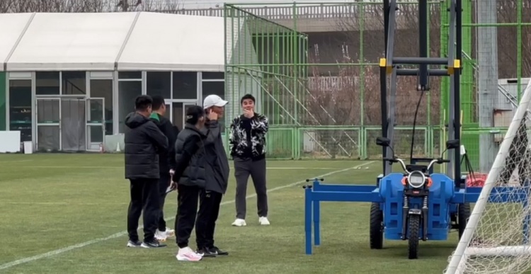 训练现场亮点频出记者近距离捕捉