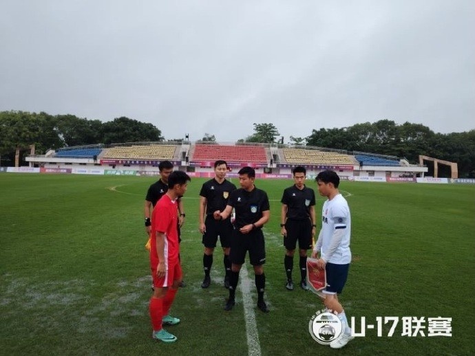 海港队以3比2战胜湘涛队