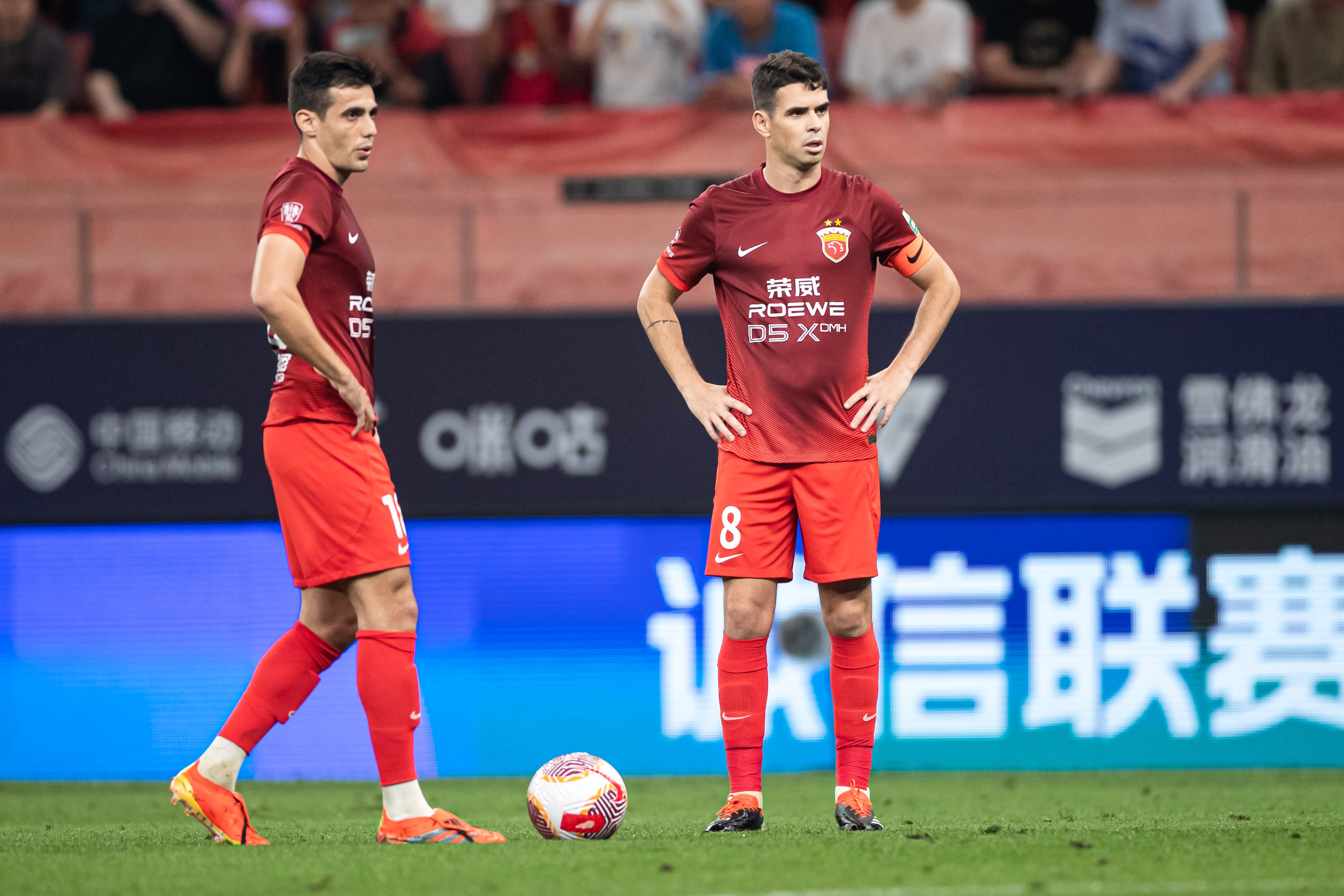 李璇：奥斯卡转会与海港续约的财务考量