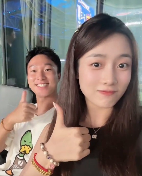 杨泽翔背后的坚强后盾|观赛新视角|球迷文化里的温馨|赛场上的甜蜜时光|共同的梦想与信念