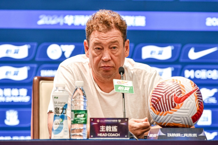 斯卢茨基怒斥球队带伤作战|杨泽翔、朱辰杰出战状态堪忧