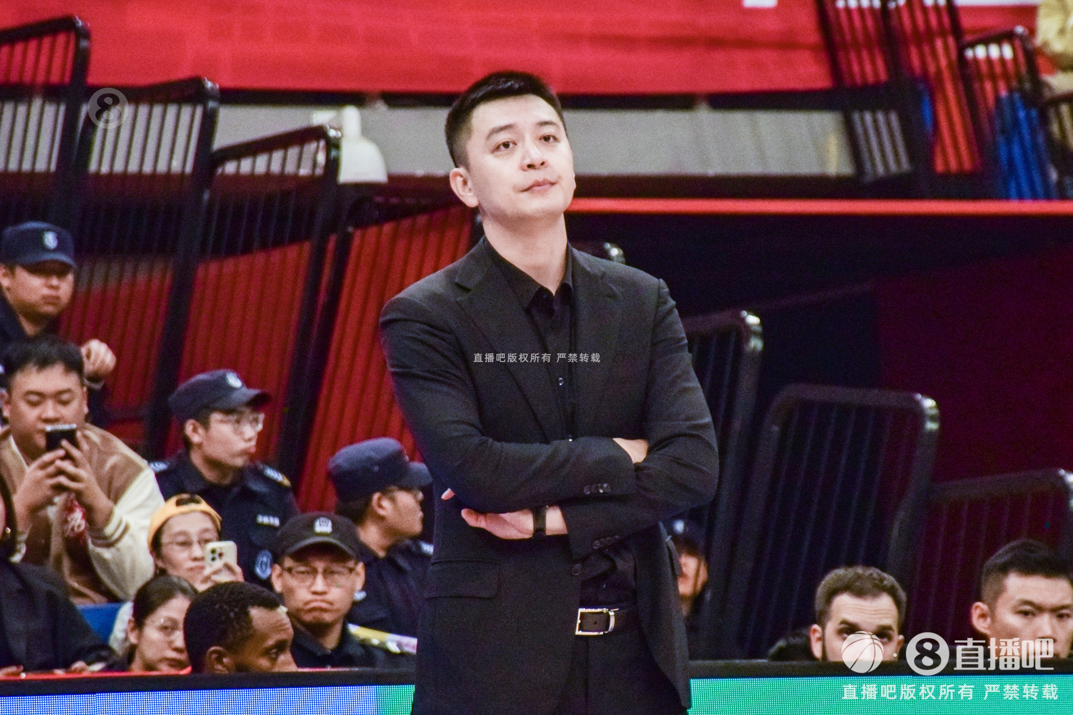 杨鸣表示弗格今晚无法出场打球