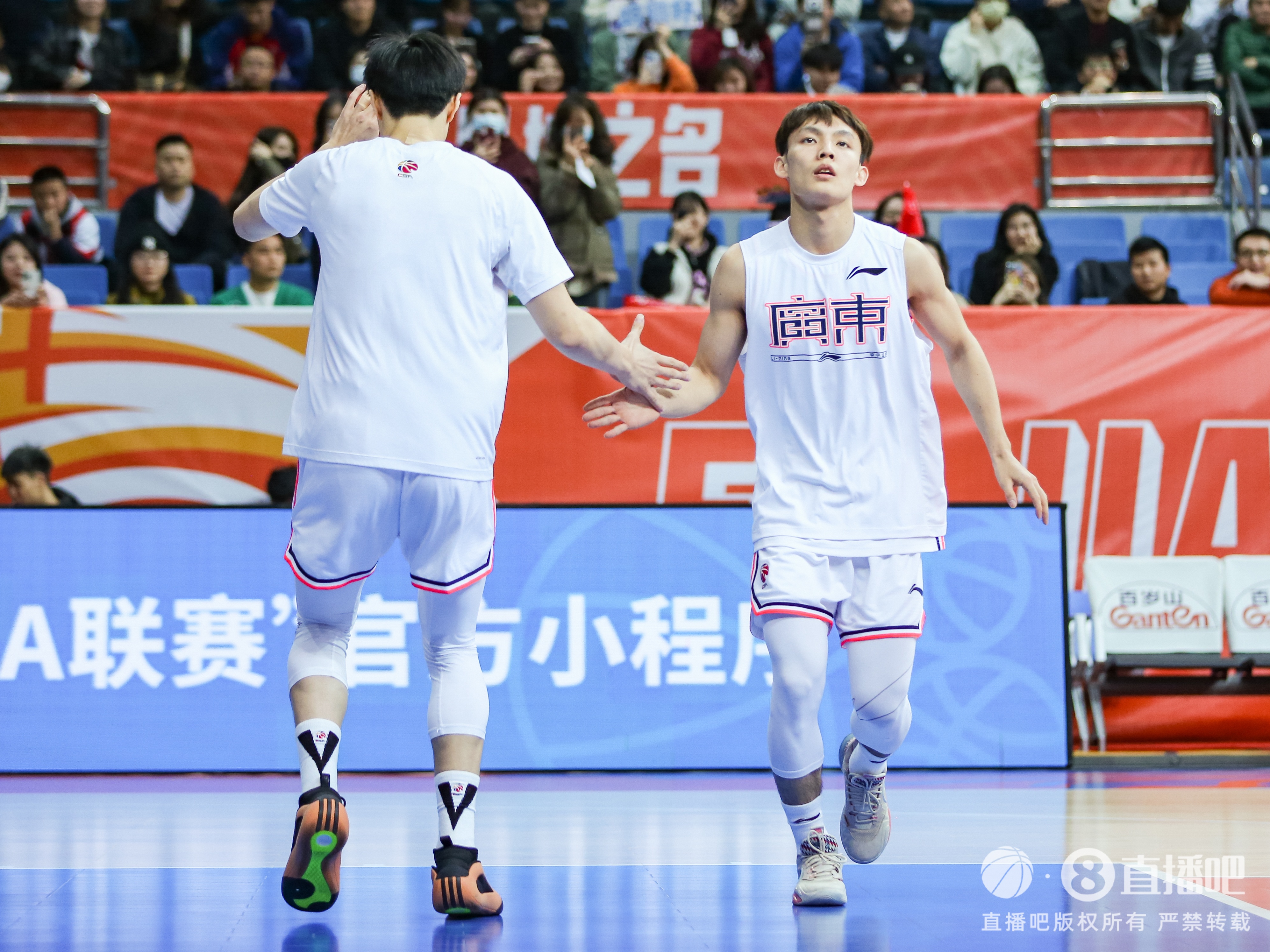 徐杰胡明轩在列赵岩昊缺阵