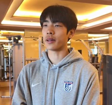 与哈弗茨同框，朱鹏宇的双重生活
