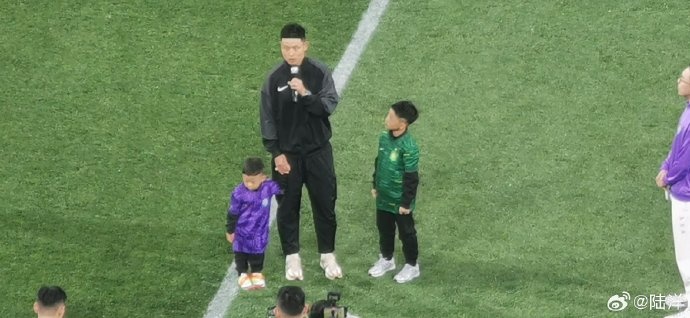 情深义重：国安津门虎共同送礼